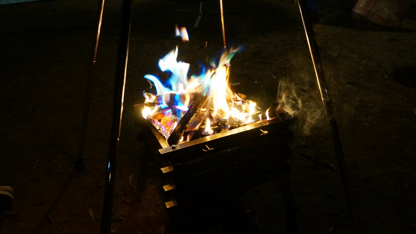 レインボーフレームスティックの使い方＆実際の焚き火はどんな感じ？
