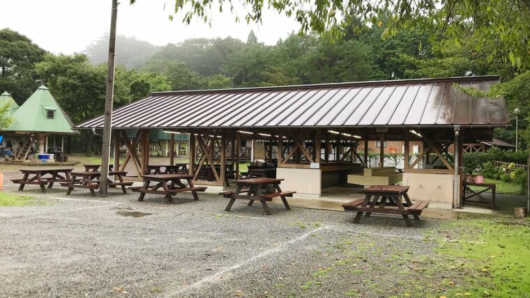 清和県民の森のロッジ村レビュー！雨でも快適 テントやタープがなくても気軽にキャンプができるよ