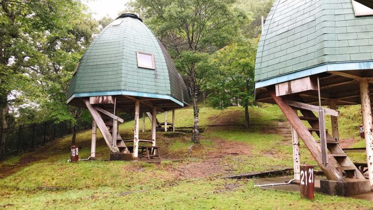 清和県民の森のロッジ村レビュー！雨でも快適 テントやタープがなくても気軽にキャンプができるよ